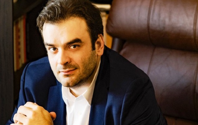 pierrakakisportrait 0