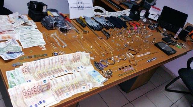 Ρήμαζαν σπίτια στον Γέρακα, συνελήφησαν στο Χαλάνδρι!