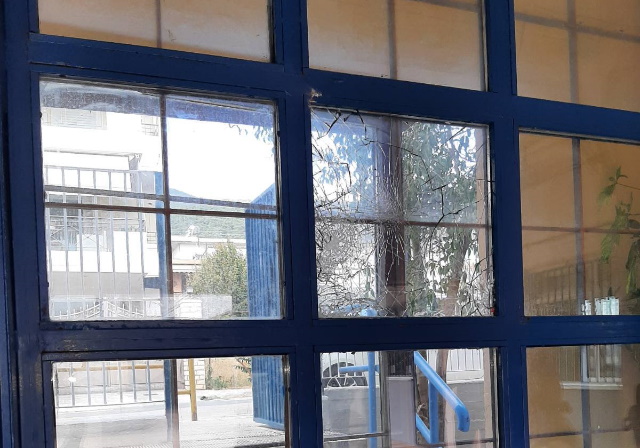 Ασυνείδητοι βάνδαλοι χτύπησαν εις διπλούν το 1ο Λύκειο Γλυκών Νερών (Φωτός)