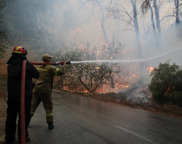 ΒΑ Αττική: Αναζωπυρώσεις την ώρα της ανακοίνωσης μέτρων ανακούφισης των πληγέντων!