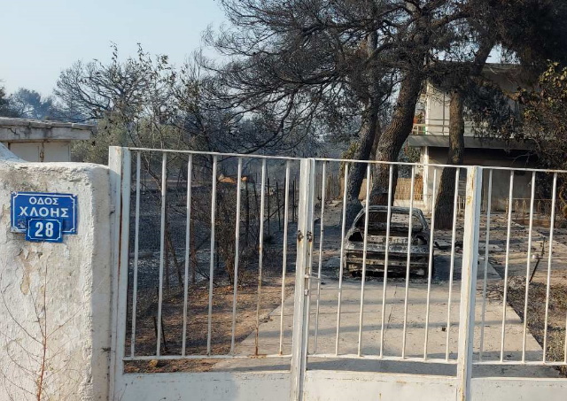Βαρυμπόμπη: Ολονύχτια μάχη με τις φλόγες και από την Ομάδα Πολιτικής Προστασίας Κορωπίου (Φωτός)