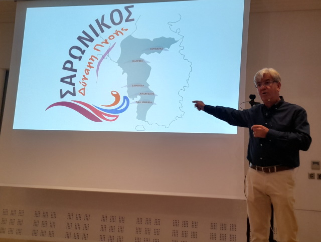 Σαρωνικός: «Πρώτη» Γ. Κυριακόπουλου με απολογισμό, βασικούς άξονες και αιχμές κατά Τσιγαρίδα (Φωτός)