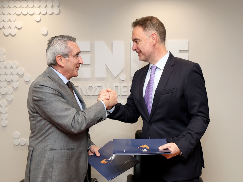 Συμμαχία Περιφερειών και ξενοδόχων για τον τουρισμό, με ανοιχτά ερωτήματα