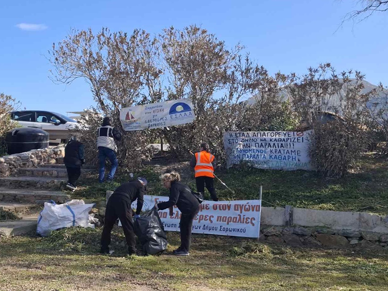 Λαγονήσι: Δυναμική παρουσία πολιτών στο «Πεύκο» για την υπεράσπιση της δημόσιας παραλίας ...