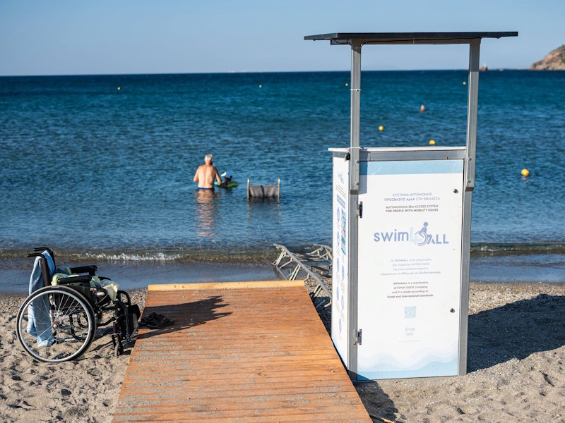 6 πλέον οι προσβάσιμες σε ΑμεΑ παραλίες του Δήμου Σαρωνικού