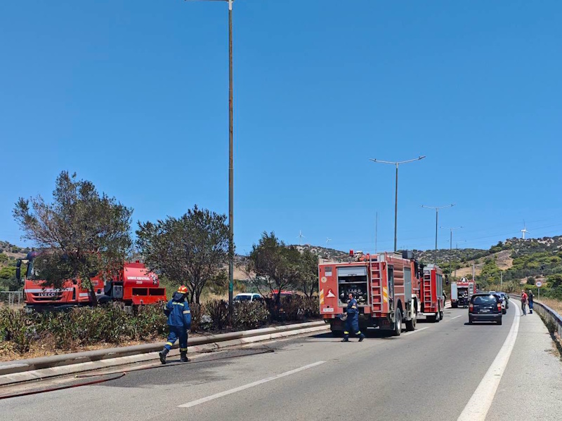 Λαύριο: Φωτιά στη Λεωφόρο Λαυρίου, δίπλα σε πρατήριο καυσίμων