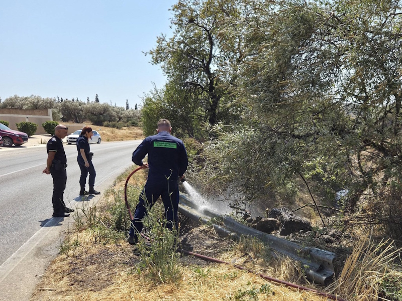 Λαγονήσι: «Όλα δείχνουν τσιγάρο» για τη φωτιά στη λεωφόρο Καλυβίων