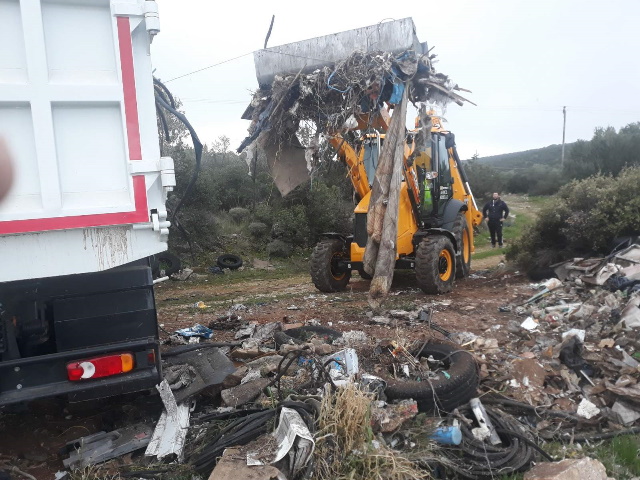 Εκατοντάδες τόνους σκουπιδιών από τις χωματερές  της ασυνειδησίας μάζεψε ο Δήμος Κρωπίας (Φωτός)