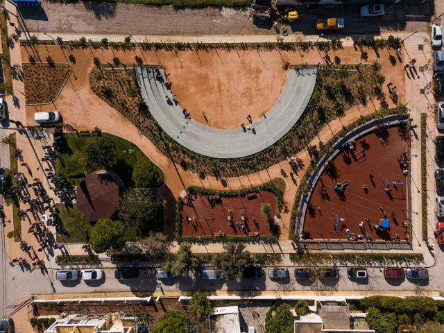 Όταν το Λαγονήσι αγκάλιασε την πρώτη πλατεία του (Φωτός)