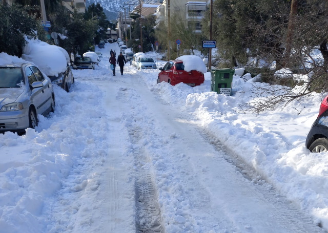 Παιανία – Γλυκά Νερά: Οργή πολιτών κατά δήμου για την έλλειψη αποχιονισμού για τρίτη ημέρα (Φωτός)  