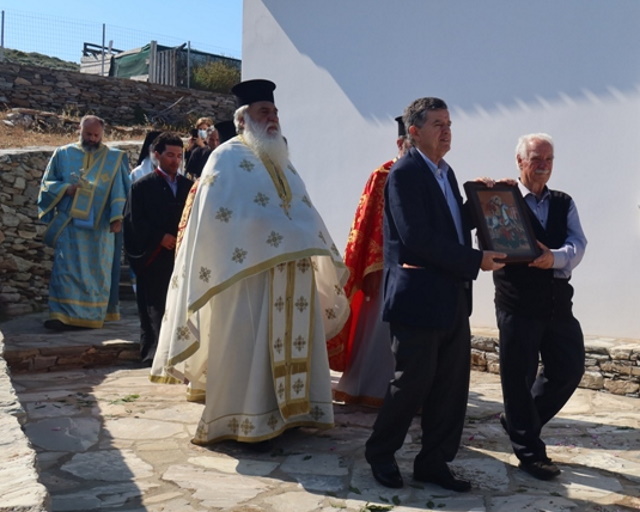 Μακρόνησος: Ήχησε η καμπάνα του Αγ. Γεωργίου παρουσία και του μεγάλου ευεργέτη Θαν. Μαρτίνου (Βίντεο & Φωτός)
