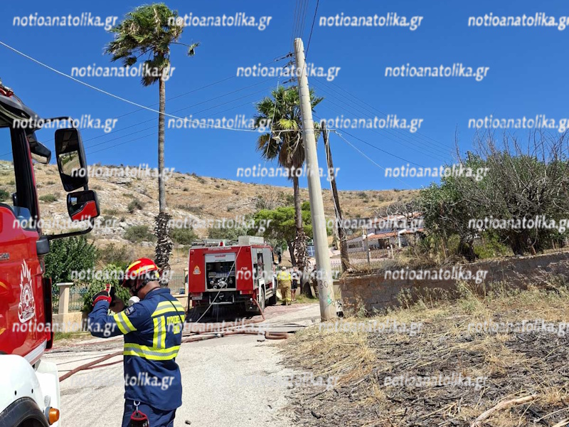 Κίτσι Κορωπίου: Υπό έλεγχο η φωτιά από καλώδιο της ΔΕΗ λόγω θυελλωδών ανέμων