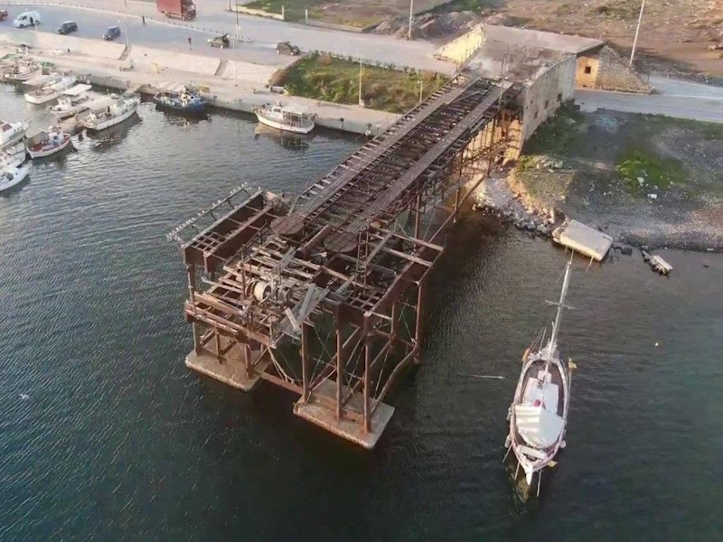 Υπογράφτηκε η σύμβαση για τη Γαλλική Σκάλα: Ξεκινά η αναγέννηση του εμβληματικού μνημείου του Λαυρίου
