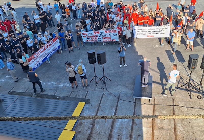 Ραφήνα: 150 διαμαρτυρόμενοι κράτησαν ομήρους χιλιάδες εκδρομείς – Τα πλοία έφυγαν τελικά από το Λαύριο