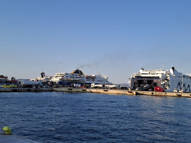 Κικίλιας προς Ραφήνα: «Αν το ζητήσει η κοινωνία, θα περιορίσουμε τα πλοία»