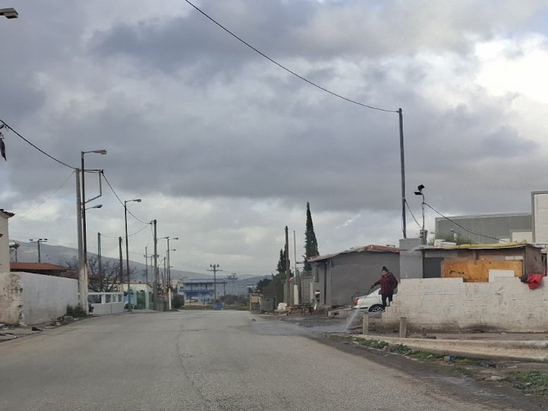 Κορωπί: Κάτοικοι κατήγγειλαν φασαρία στον καταυλισμό Ρομά στο Κούπι και βρέθηκαν κατηγορούμενοι 