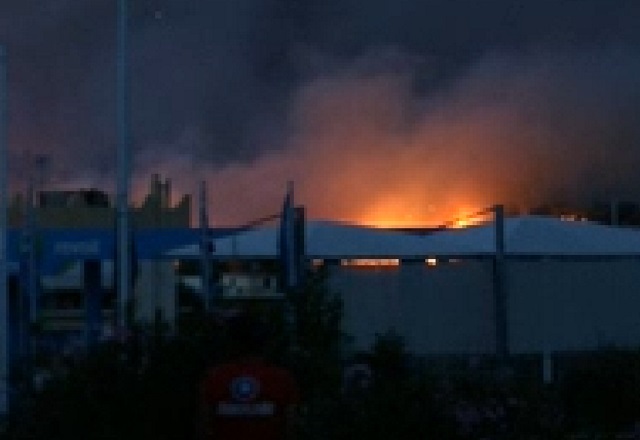 Αρματαγωγό του Πολεμικού Ναυτικού πλέει προς το Ζούμπερι για τη μεταφορά εγκλωβισμένων πολιτών!