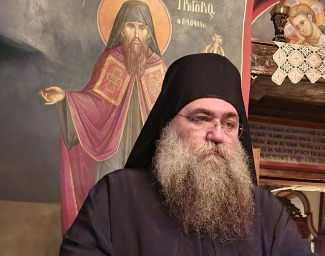 Καθηγούμενος Ι. Μ. Εσφιγμένου: Ομάδες κατά του ιού και των εμβολίων τρομοκρατούν και διχάζουν!