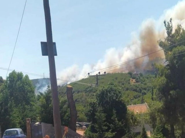 Υπό έλεγχο η φωτιά στον Βαρνάβα ύστερα από 6 ώρες αγωνιώδους μάχης με τις φλόγες (Βίντεος)