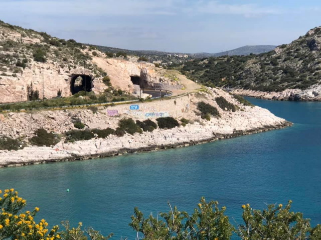 Τρύπες Καραμανλή: Οι αντιδράσεις έφεραν αλλαγές στα έργα και στο κλείσιμο της Αθηνών – Σουνίου 