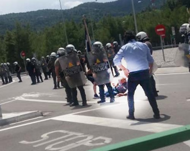 Μαλακάσα: Απίστευτης σκληρότητας επίθεση των ΜΑΤ κατά πολιτών με 3 τραυματίες και 6 συλλήψεις! (Φωτός)
