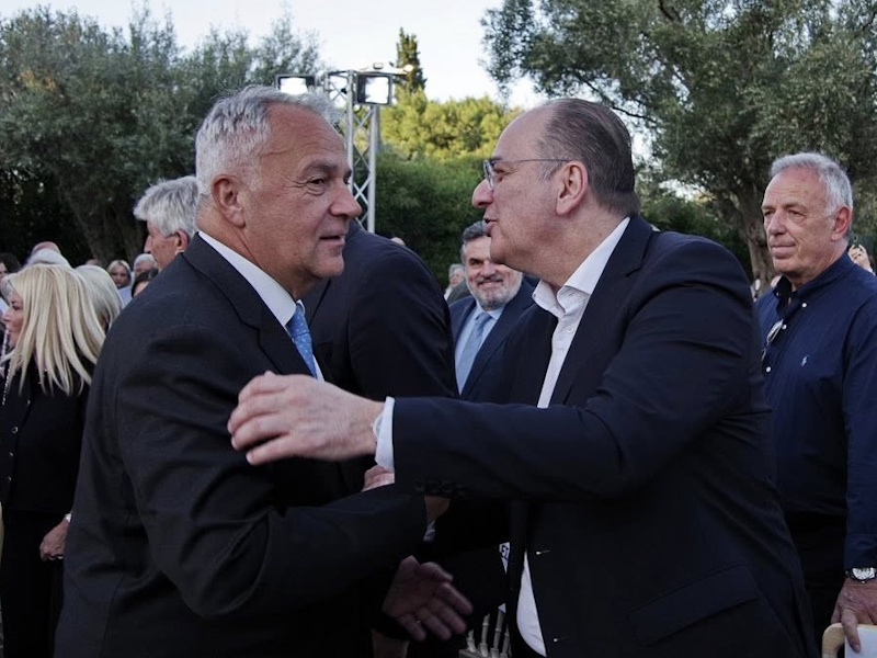 Συγκέντρωση Βορίδη: Η χειραψία και τα θερμά λόγια του πρ. υπουργού που «πάγωσαν» το ακροατήριο 