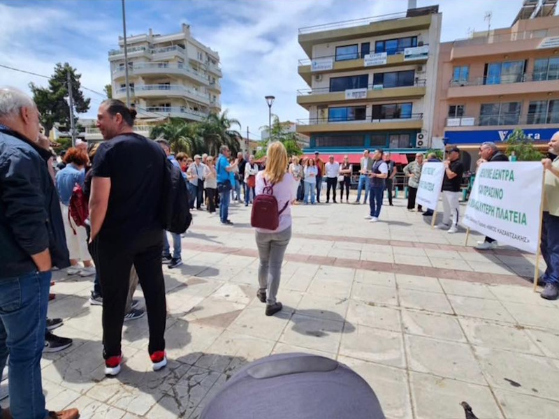 Γέρακας: Ηχηρές αντιδράσεις κατοίκων για το μέλλον της κεντρικής πλατείας Μακεδονίας 