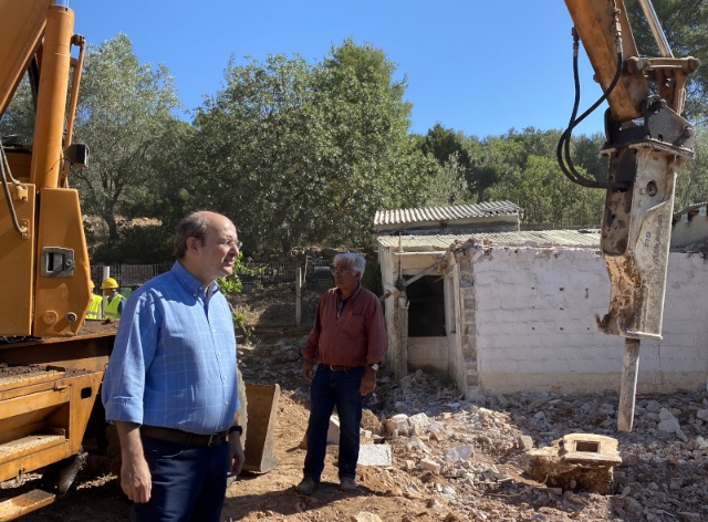 «Τρέχουν» να γκρεμίσουν αυθαίρετα και στην Αν. Αττική, εν μέσω κορωνοϊού, αφού δεν το έκαναν εδώ και έξι μήνες 
