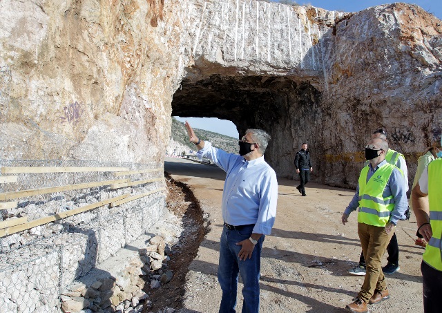 Πότε παραδίδεται η σήραγγα της Λουμπάρδας (τρύπα Καραμανλή) ξανά στην κυκλοφορία (Φωτός)