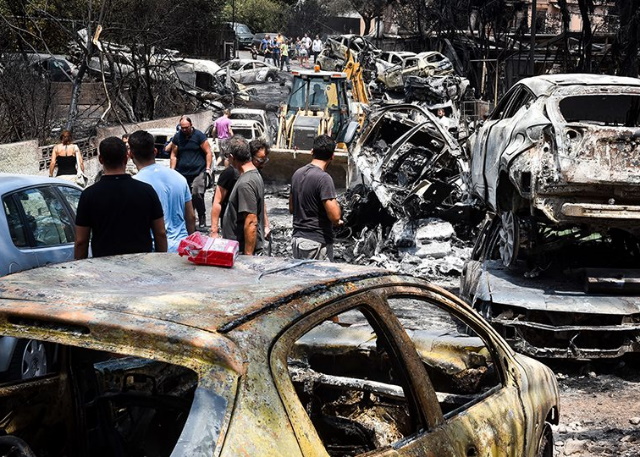 Δούρου, Κολοκούρης (νυν αρχηγός Π.Σ.) και άλλοι 25 κάθονται, επιτέλους, στο σκαμνί για την τραγωδία στο Μάτι 