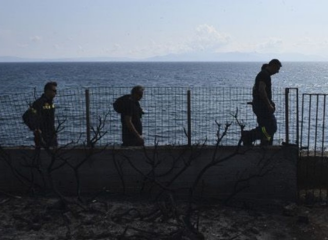 ΕΔΕ κατά πυροσβεστών που είχαν σχολιάσει την επίσκεψη Καμμένου στο Μάτι - Διαψεύδει η Πυροσβεστική!