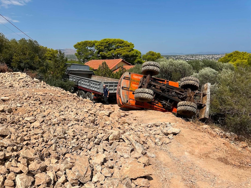 Αρτέμιδα: Από θαύμα δεν υπήρξε σοβαρός τραυματισμός στην ανατροπή σκαπτικού