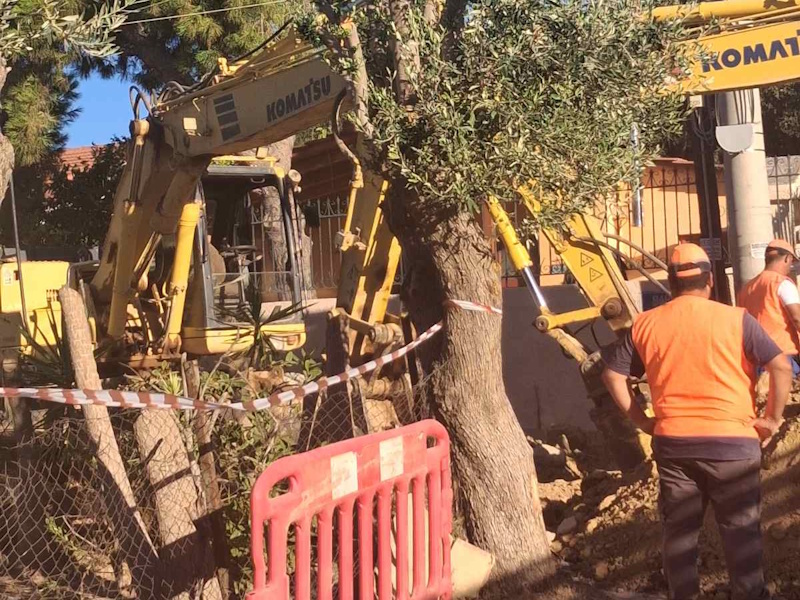 Ραφήνα: Εργοτάξιο στις πόρτες του 3ου Δημοτικού και 3ου Νηπιαγωγείου λίγο πριν από τον αγιασμό (Φωτός)