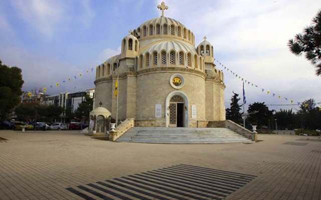 Τέλος καλό όλα καλά: Ένα οδηγός ταξί από το Κορωπί βρήκε την 14χρονη Ειρήνη και τη φίλη της που εξαφανίστηκαν από τη Βάρη!