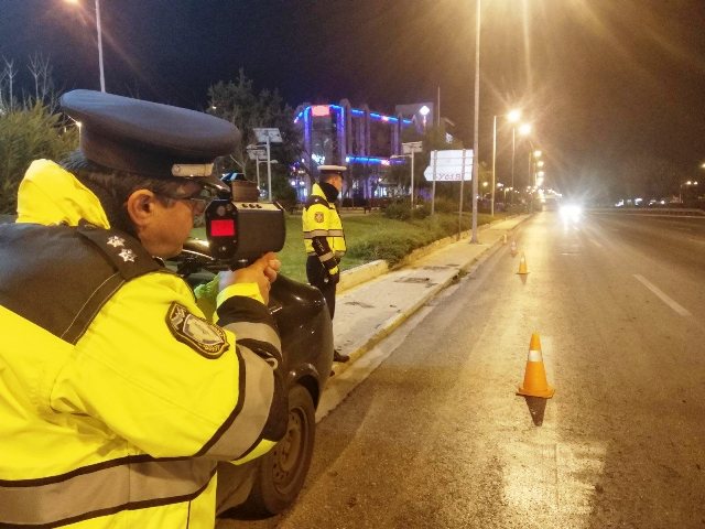 «Μπλόκο» στις κούρσες θανάτου σε Αθηνών – Σουνίου και Βουλιαγμένης από την Τροχαία! (Βίντεο)