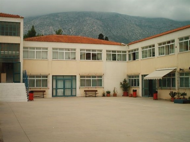 Κατάληψη Δημοσθενείου Λυκείου Παιανίας: Ανήσυχοι οι γονείς για τη σωματική ακεραιότητα των παιδιών!