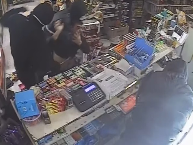 Πόρτο Ράφτη: Καρέ καρέ η θρασύτατη ληστεία σε μίνι μάρκετ της περιοχής (Βίντεο) 