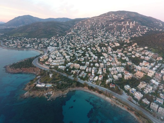 Πόσο και γιατί θα αυξηθούν οι αντικειμενικές των ακινήτων στις ακτές των Δήμων Κρωπίας, Σαρωνικού και Λαυρεωτικής!