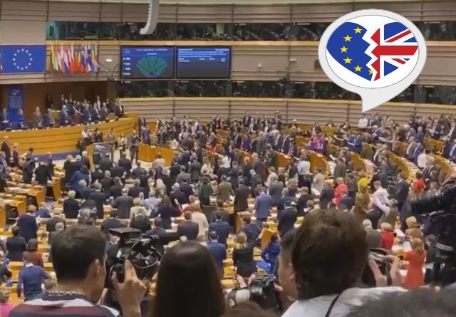 Brexit: Δάκρυα και τραγούδια αποχαιρετισμού στο Ευρωκοινοβούλιο για την αποχώρηση των Βρετανών! (Βίντεο)