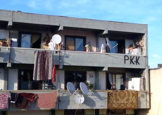 Φρίκη στο Λαύριο: Τη μαχαίρωσε 13 φορές μπροστά στα τρία παιδιά τους! 