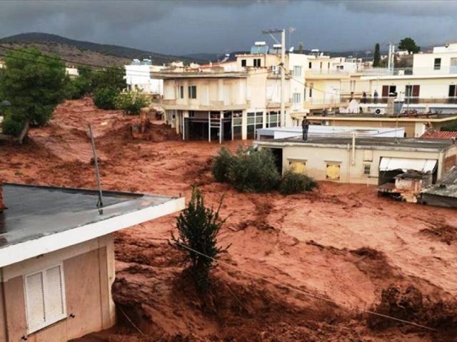 Δούρου: Κατηγορούμενη μεν, απούσα δε στη δίκη για τους θανάτους στη Μάνδρα! 
