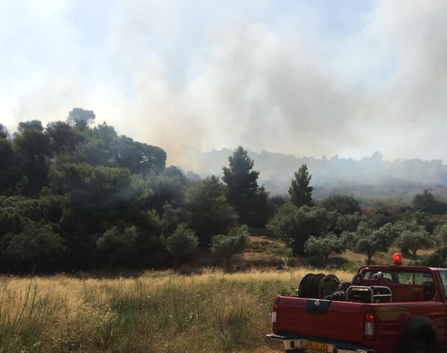 Τα διάσπαρτα σπίτια το πρόβλημα στη φωτιά στο Κάτω Βακαλόπουλο Σπάτων! (Φωτός)