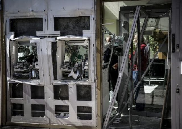 Συγκλονίστηκε ολόκληρη η Σαρωνίδα από την εκρηκτική ληστεία στο ΑΤΜ της Eurobank!