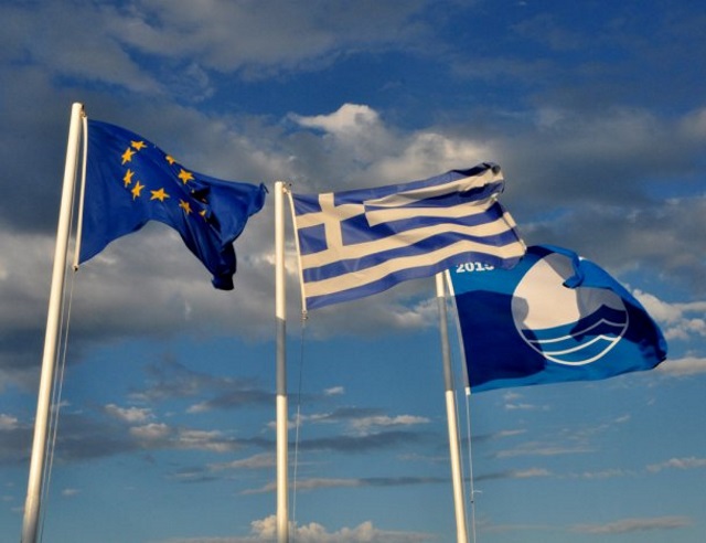 Ποιές είναι οι 13 παραλίες και η μία μαρίνα της Ανατολικής Αττικής που κέρδισαν τη Γαλάζια Σημαία για το 2018!